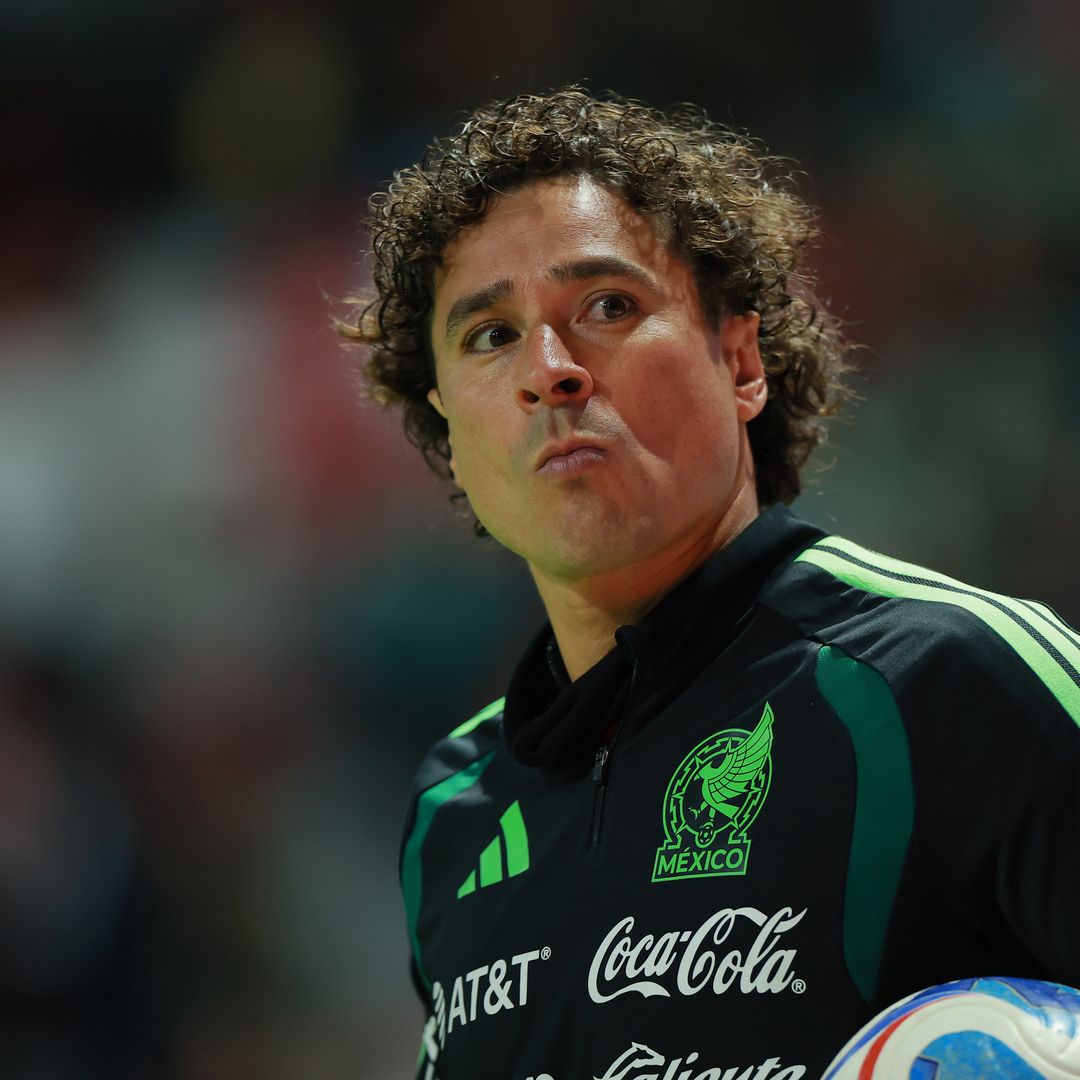 Guillermo Ochoa antes de un partido con la Selección Mexicana